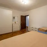 Apartment In With Wifi